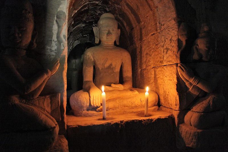File:HtuKanTheinBuddhas.jpg